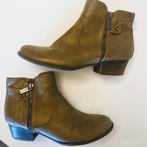 Unisa ankle boots size 7.5